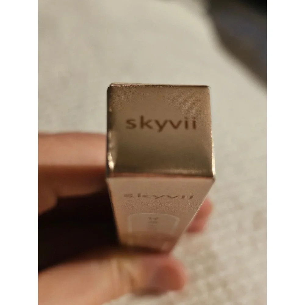 Skyvii Soft and Smooth Concealer Shade 01 Liquid Makeup 3ml Rose Gold Box